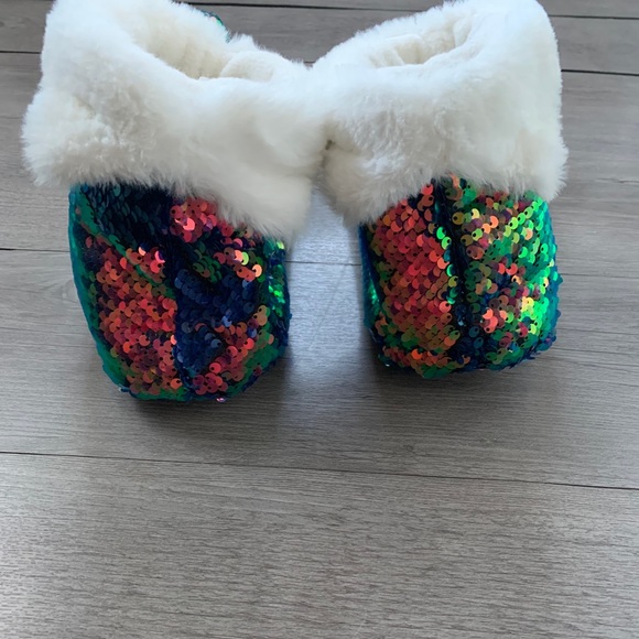 ⚡️3/$20 elf slippers - Picture 5 of 5